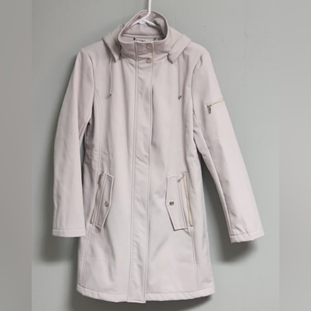 Ivanka Trumph Coat. Size S. Cream. Detachable hood.  Polyester lining. L…